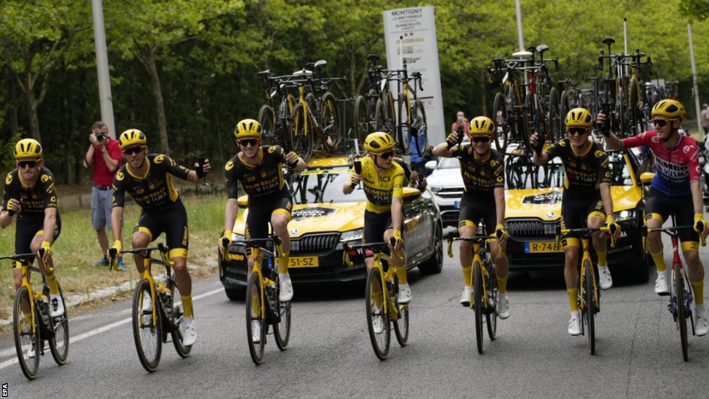 Jonas Vingegaard and his Jumbo-Visma team toast his Tour de France win in 2023 during the final stage