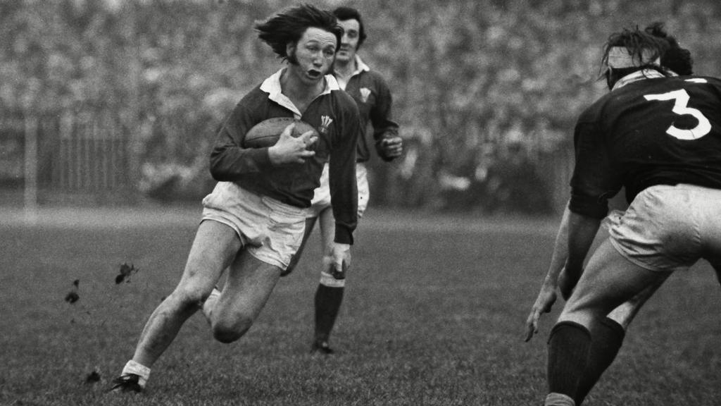 JPR Williams attacks for Wales against Scotland in the 1976 Five Nations