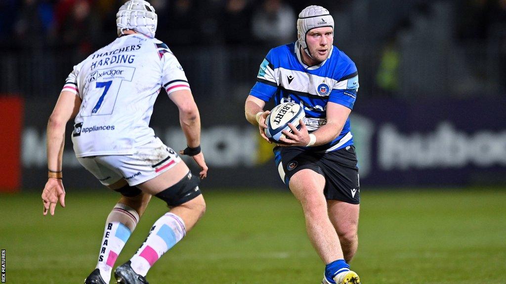 Bath's Niall Annett runs with the ball