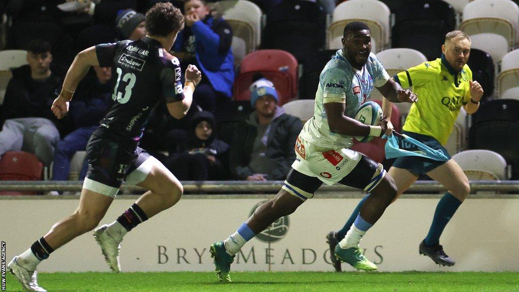 Mpilo Gumede scores for Bulls at Dragons