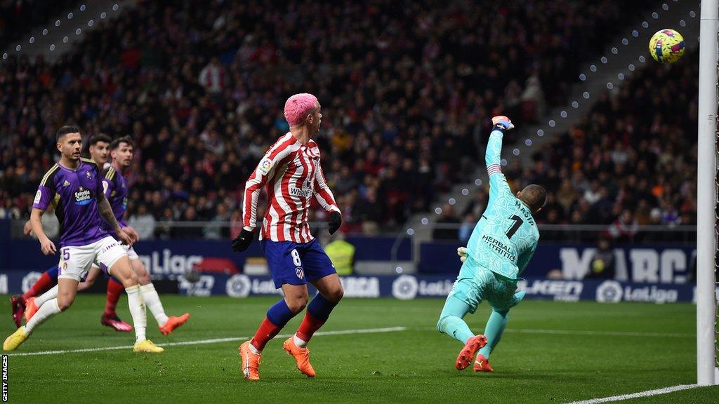 Antoine Griezmann scores for Atletico