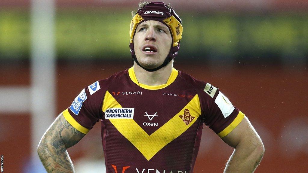 Theo Fages in action for Huddersfield Giants