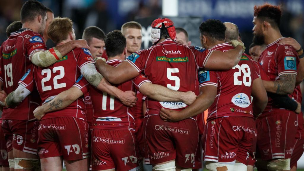Scarlets players in a pre-match huddle