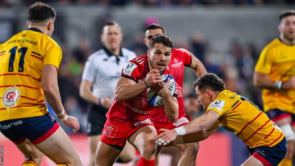 Antoine Dupont runs with the ball for Toulouse