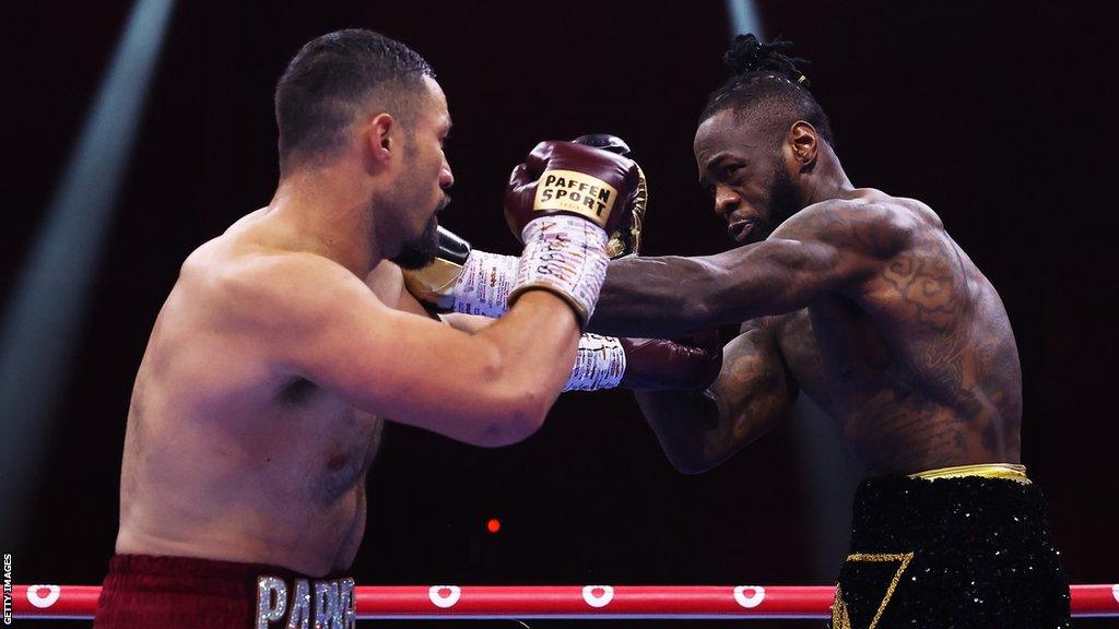 Joseph Parker punches Deontay Wilder