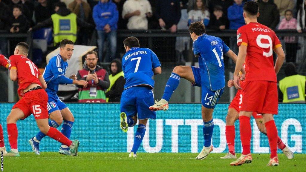 Federico Chiesa scores for Italy