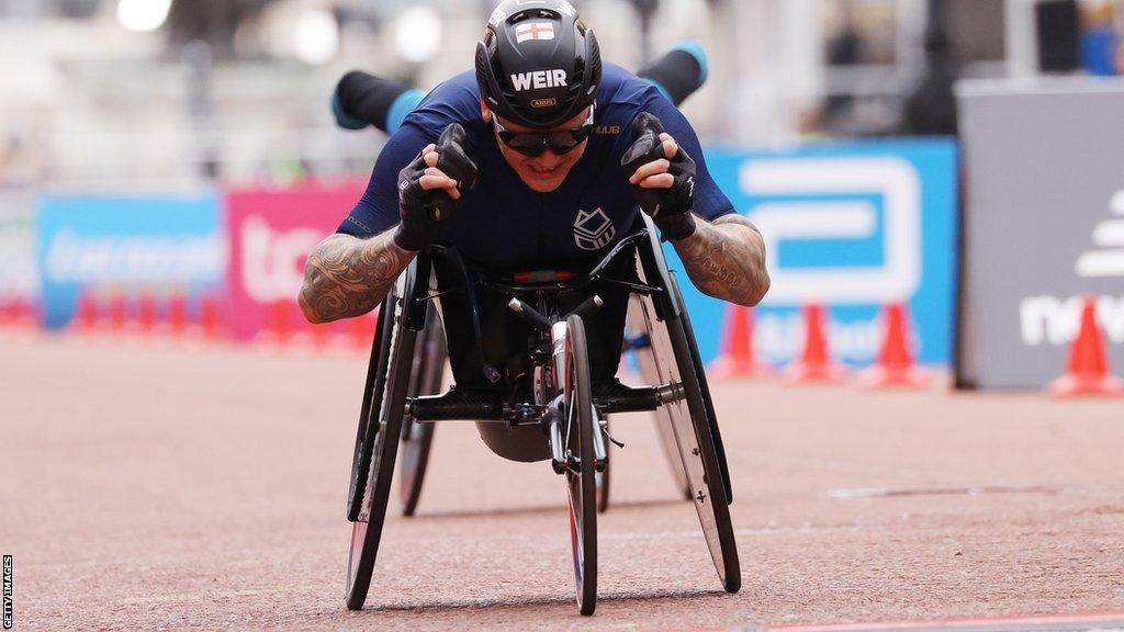 David Weir racing in the London Marathon in 2022