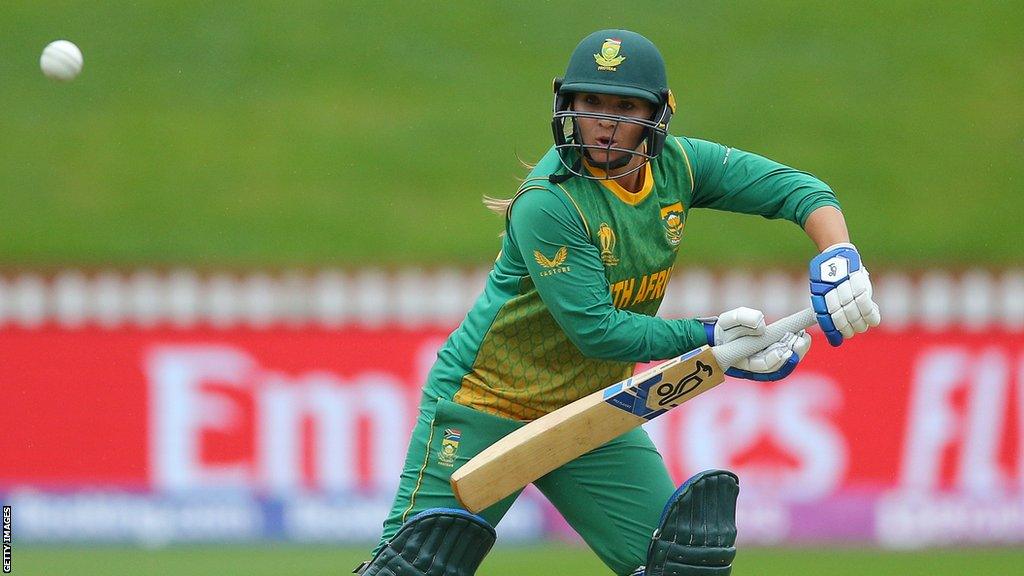 Mignon du Preez batting for South Africa