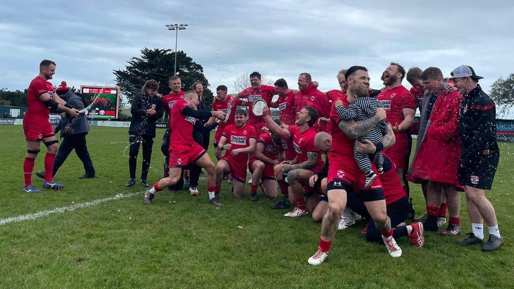 Jersey celebrate winning the title