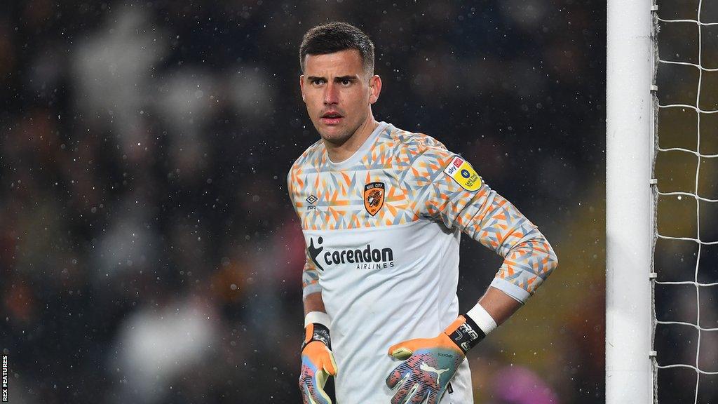 Karl Darlow playing for Hull last season