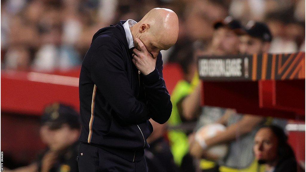 Erik Ten Hag looks dejected