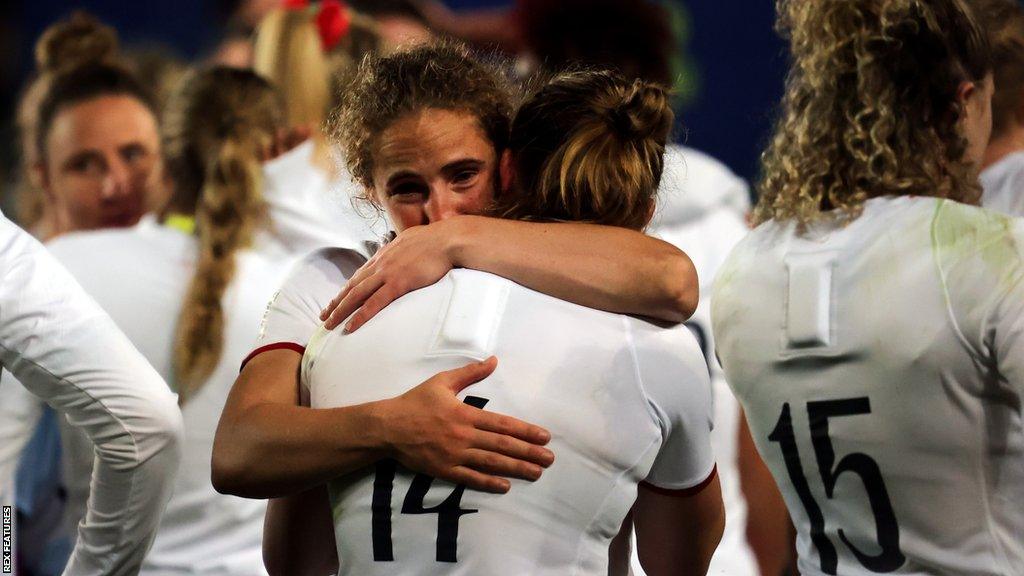 England's Lydia Thompson consoles Abby Dow after the 2022 Women's Rugby World Cup final