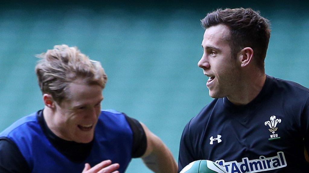 Aled Davies and Gareth Davies in training with Wales