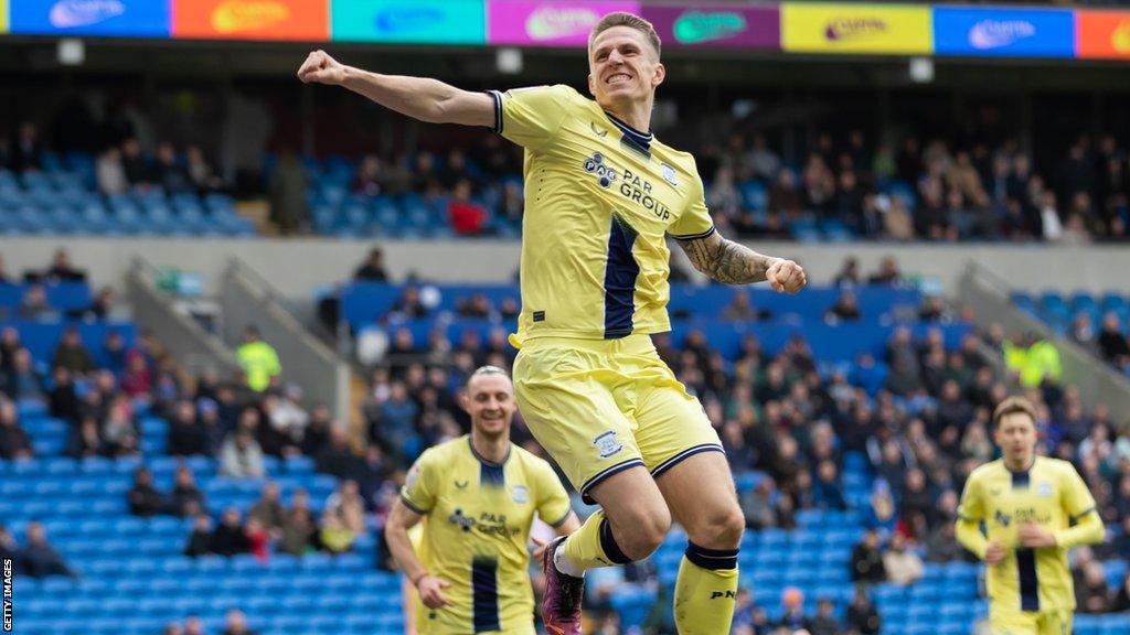 Emil Riis celebrates his goal