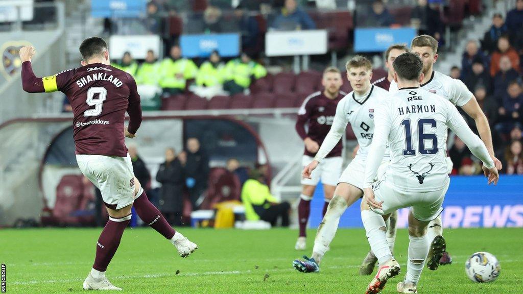 Hearts' Lawrence Shankland celebrates fater making it 2-2 during a cinch Premiership match between Heart of Midlothian and Ross County at Tynecastle Park