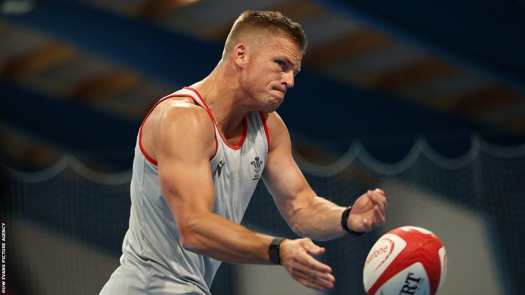 Gareth Anscombe in Wales training