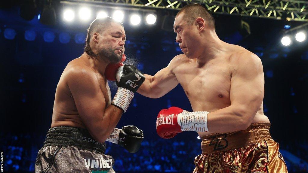 Joe Joyce is punched by Zhilei Zhang