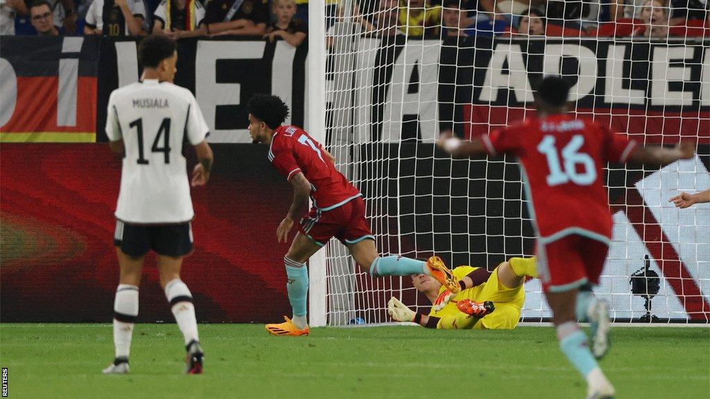 Colombia celebrate after Luis Diaz scores the opening goal