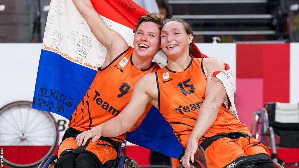 Bo Kramer celebrates with team-mate Mariska Beijer