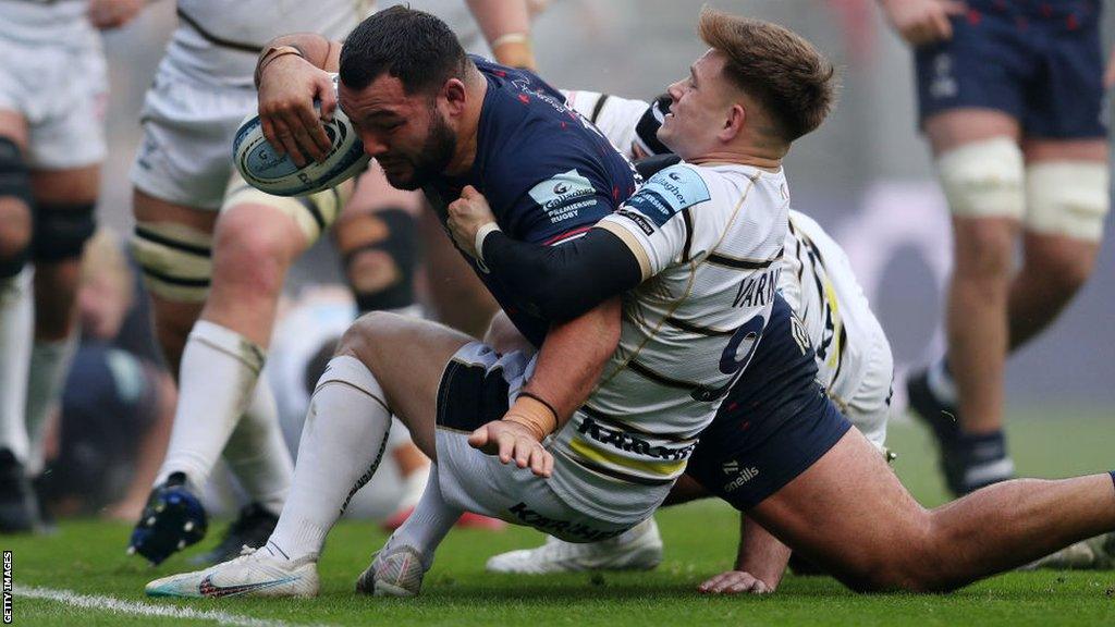 Ellis Genge scores a try for Bristol