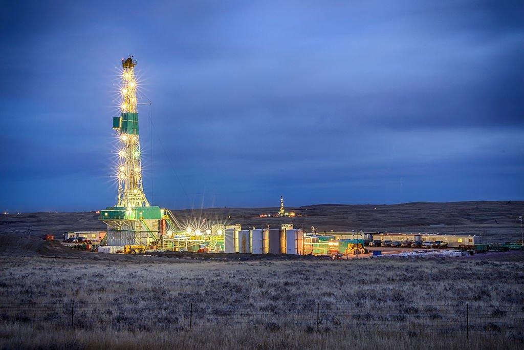 Illuminated shale rig