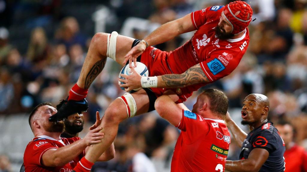 Blade Thomson of the Scarlets under a high ball