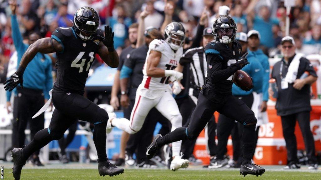 Darious Williams returns an interception for a Jacksonville Jaguars touchdown