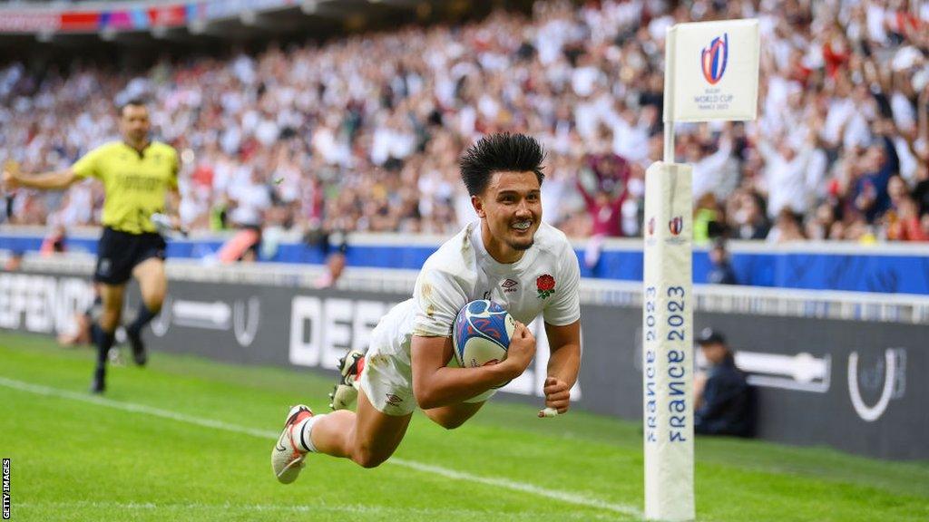 Marcus Smith scores for England against Chile