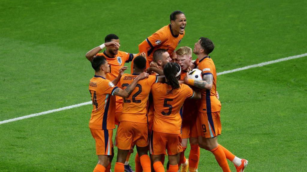 tefan de Vrij of the Netherlands celebrates scoring his team's first goal with teammates 