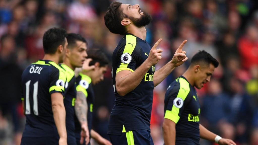 Giroud celebrates