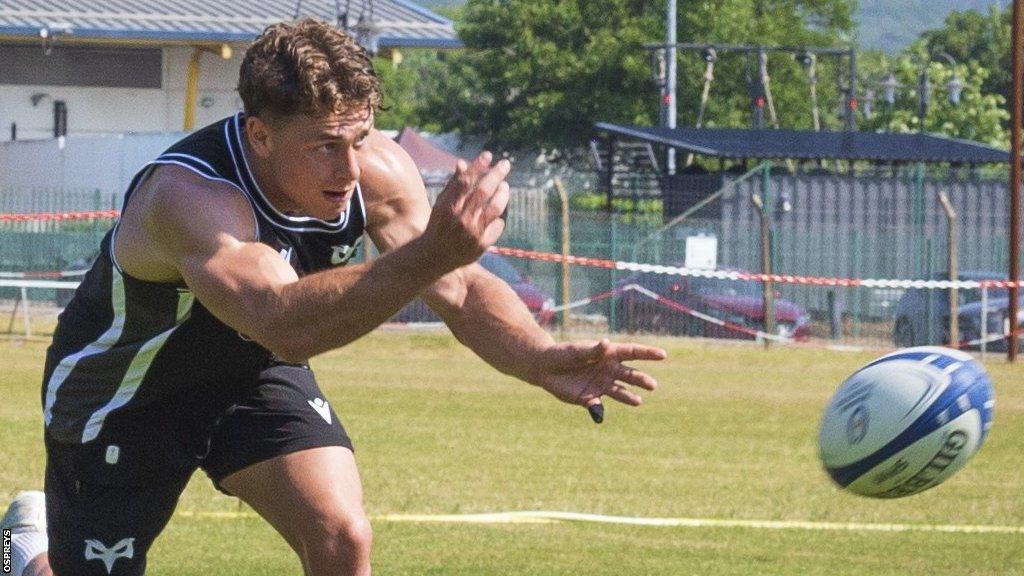 Cameron Jones training with Ospreys