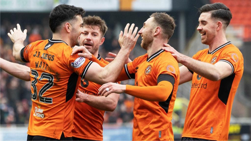 Dundee Utd celebrate