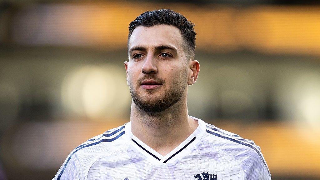 Man Utd news: Diogo Dalot on players needing to look inside themselves -  BBC Sport