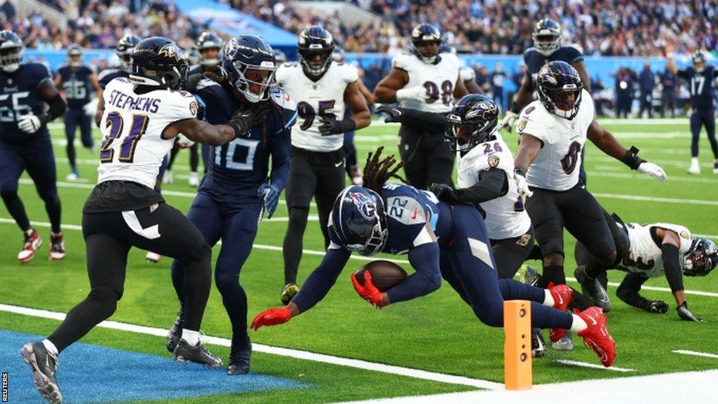 Derrick Henry scores a touchdown against the Baltimore Ravens at Tottenham