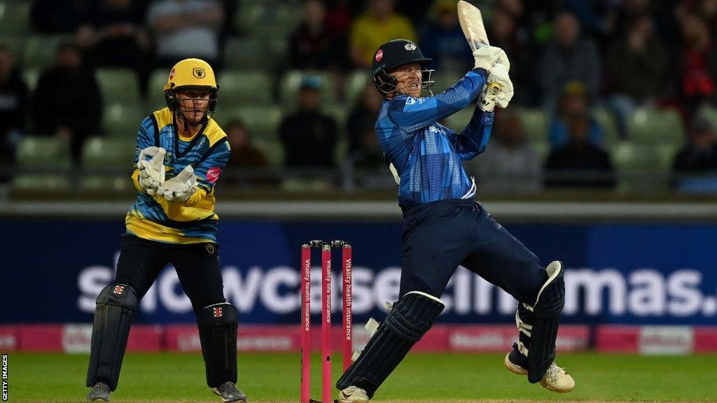 Birmingham Bears wicketkeeper Alex Davies and Yorkshire Vikings batter Dom Bess