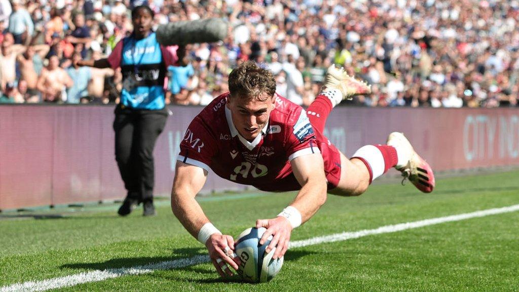 Tom Roebuck scores a try for Sale