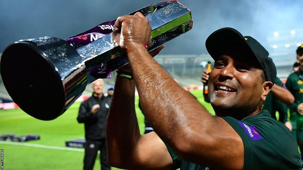 Samit Patel holds up the T20 Blast trophy after winning the competition in 2017