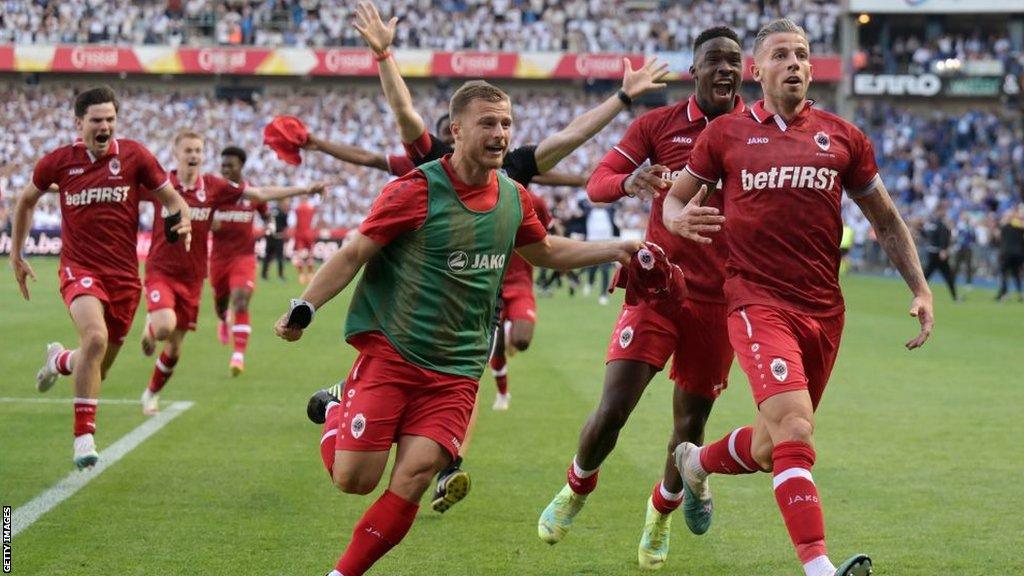 Royal Antwerp celebrate Toby Alderweireld's last-minute equaliser against Genk