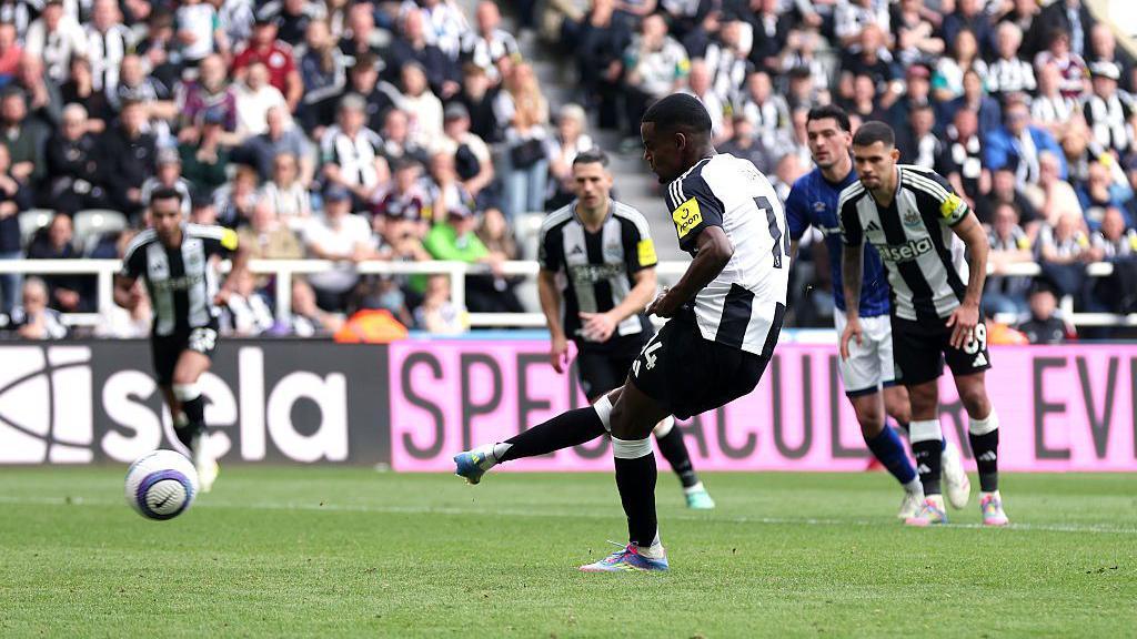 Alexander Isak scores a penalty in Newcastle's Premier League victory over Ipswich