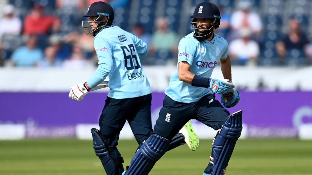 Joe Root and Moeen Ali run between the wickets