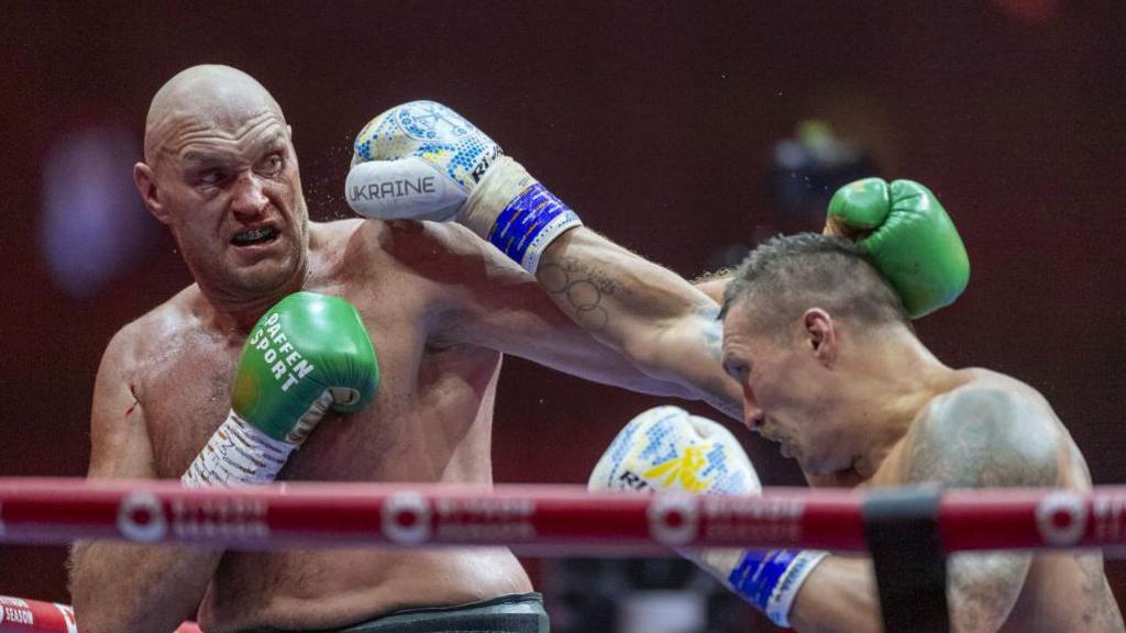 Oleksandr Usyk throws a jab astatine  Tyson Fury