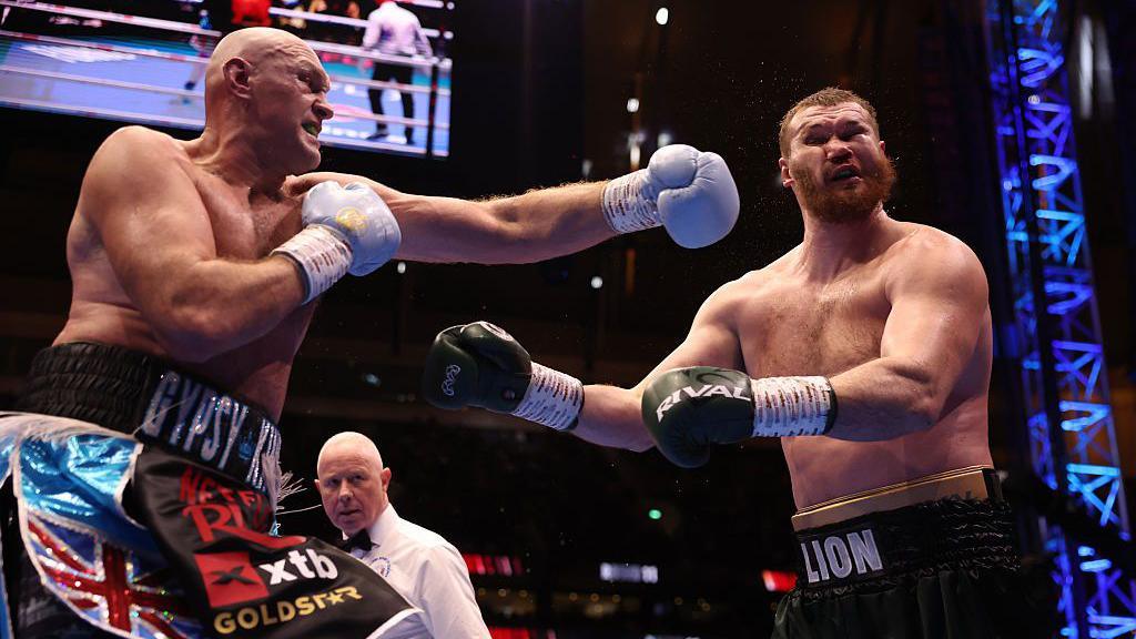 Tyson Fury punches Arslanbek Makhmudov