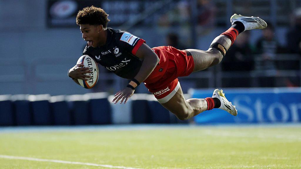 Noah Caluori scoring a try.
