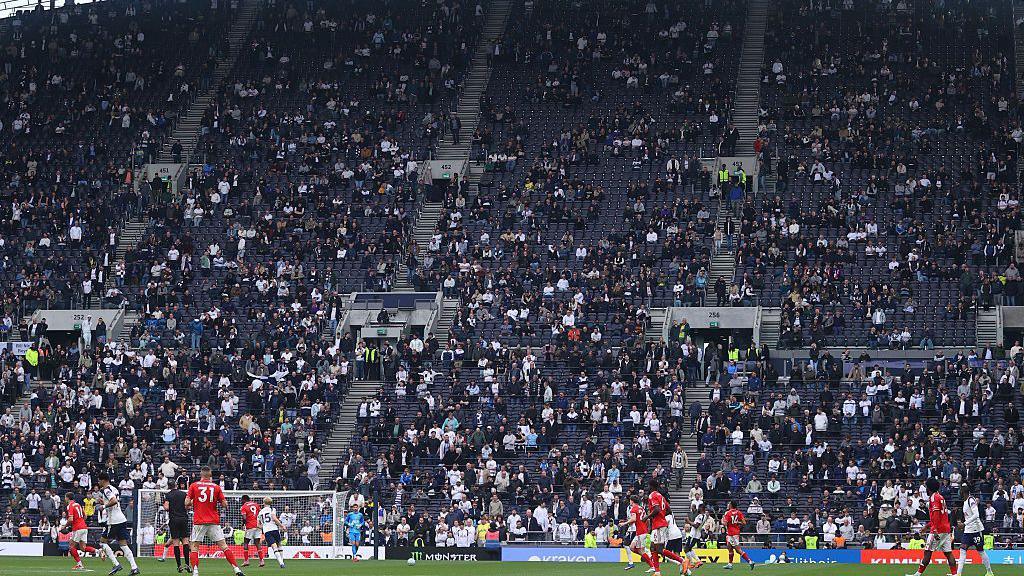 Tottenham fans leaving