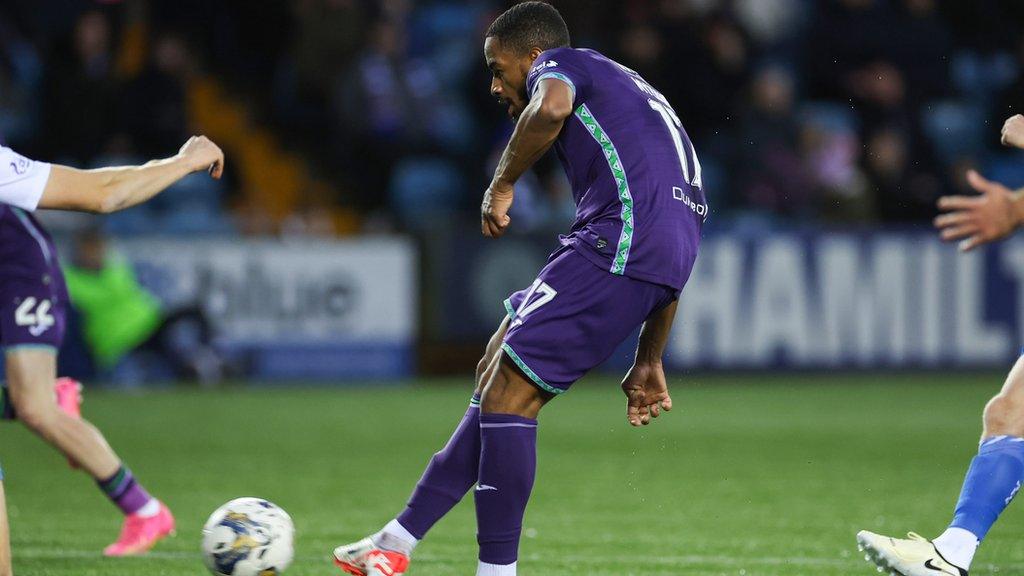 Myziane Maolida scores his first Hibs goal in his second Hibs game to rescue a point