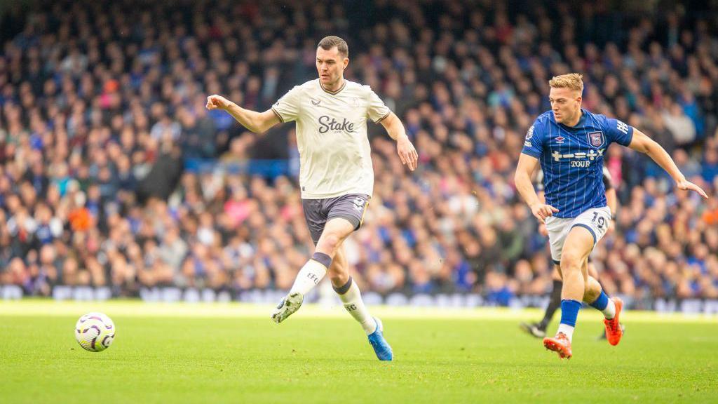 Michael Keane and Liam Delap playing in Ipswich v Everton