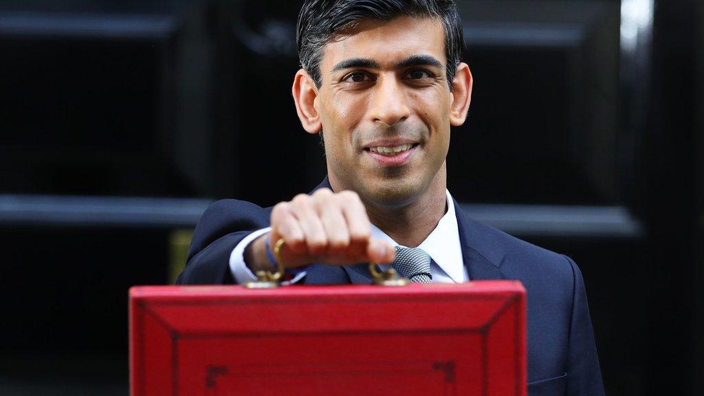 Rishi-Sunak-holds-the-Budget-briefcase.