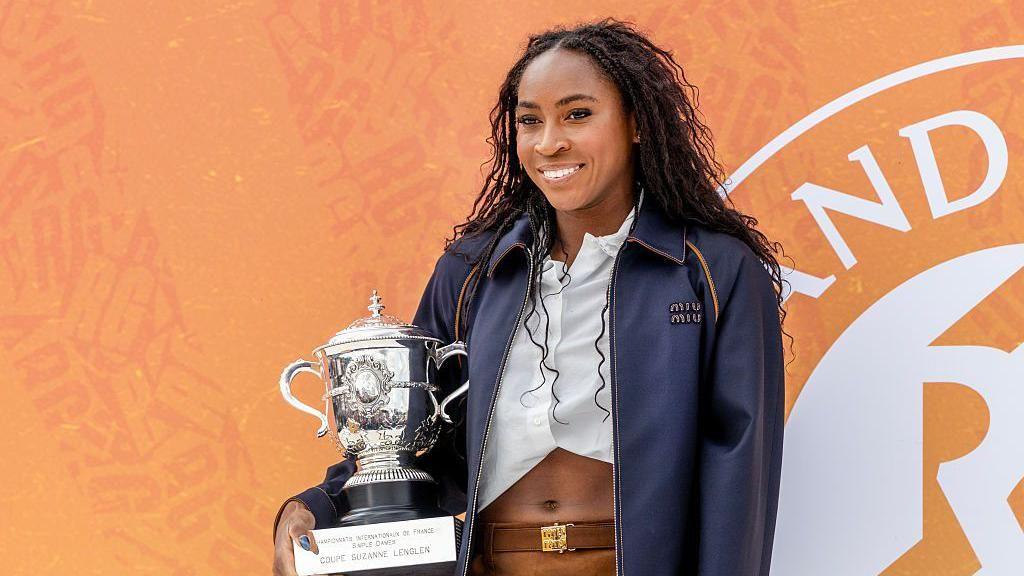 Coco Gauff holding the French Open