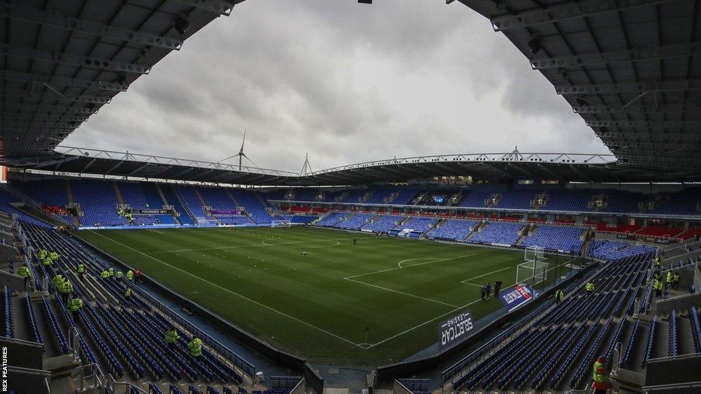 Cloudy skies over Reading's Select Car Leasing Stadium