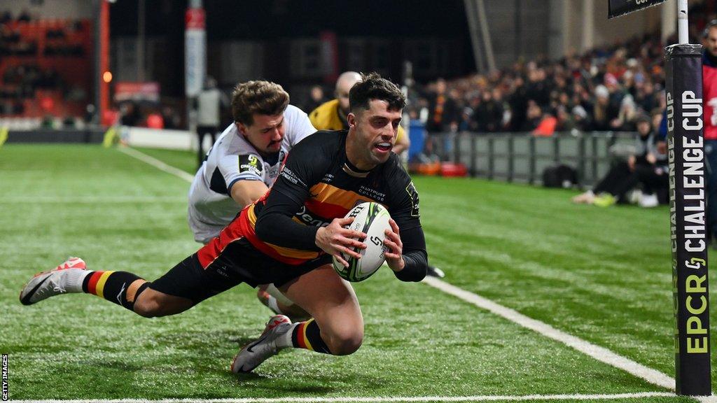 Adam Hastings helped Gloucester to a comfortable win